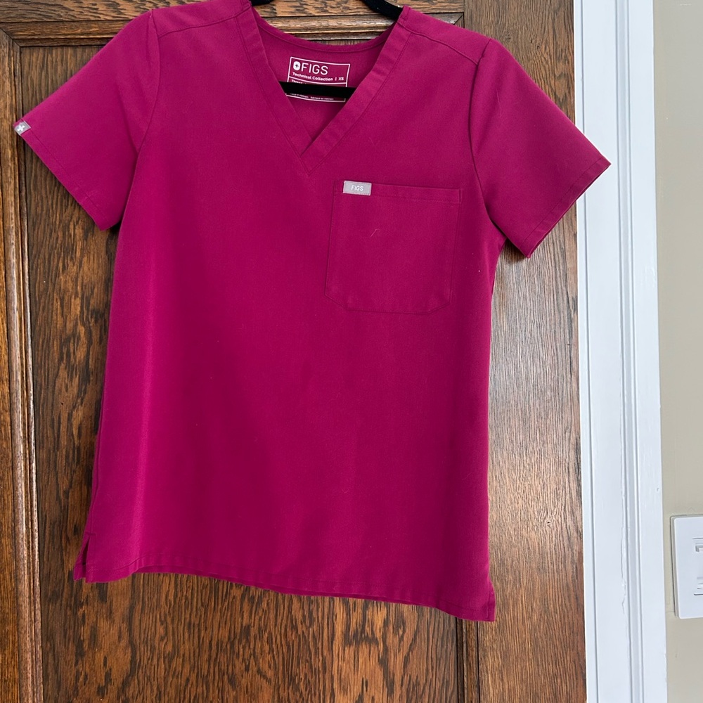 Figs V-Neck Top and bottoms